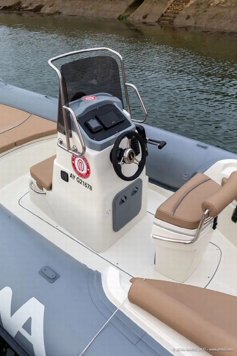Rent a 5.9m Motor Boat in La Trinite-sur-Mer