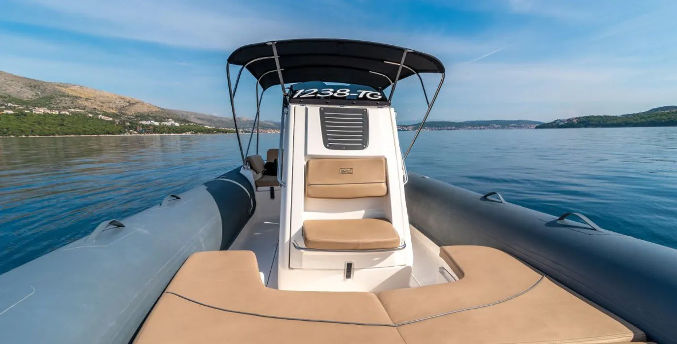 8m Cannigione BWA 26 GT Sport Motor Boat Hire
