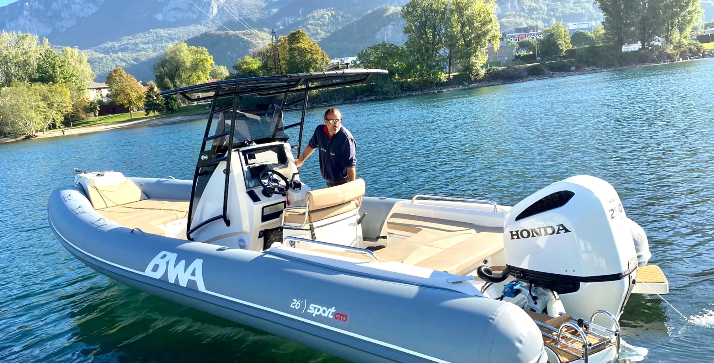 8m Cannigione BWA 26 GT Sport Motor Boat Hire