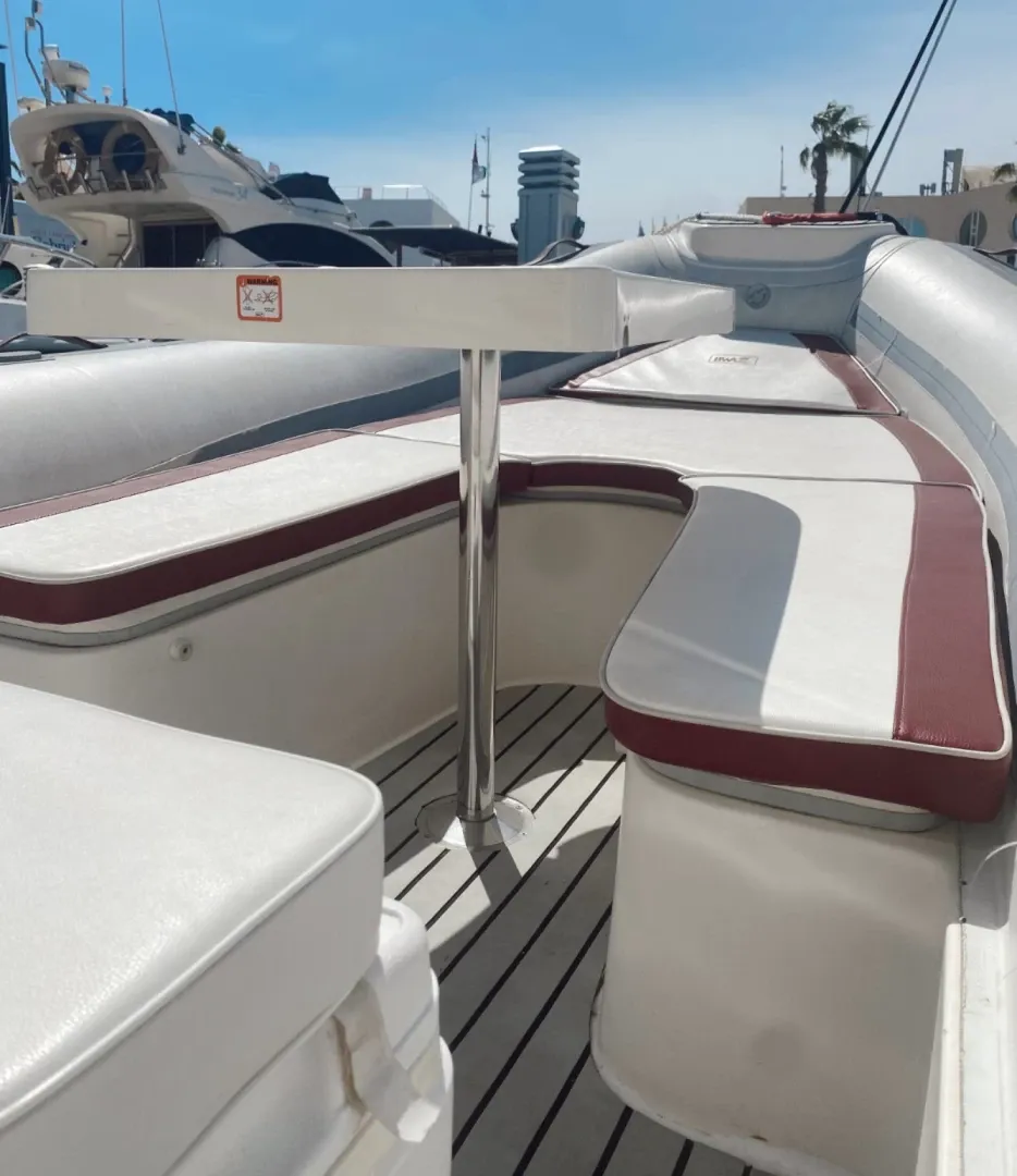 Explore Alicante on a 5.99m Rental Boat