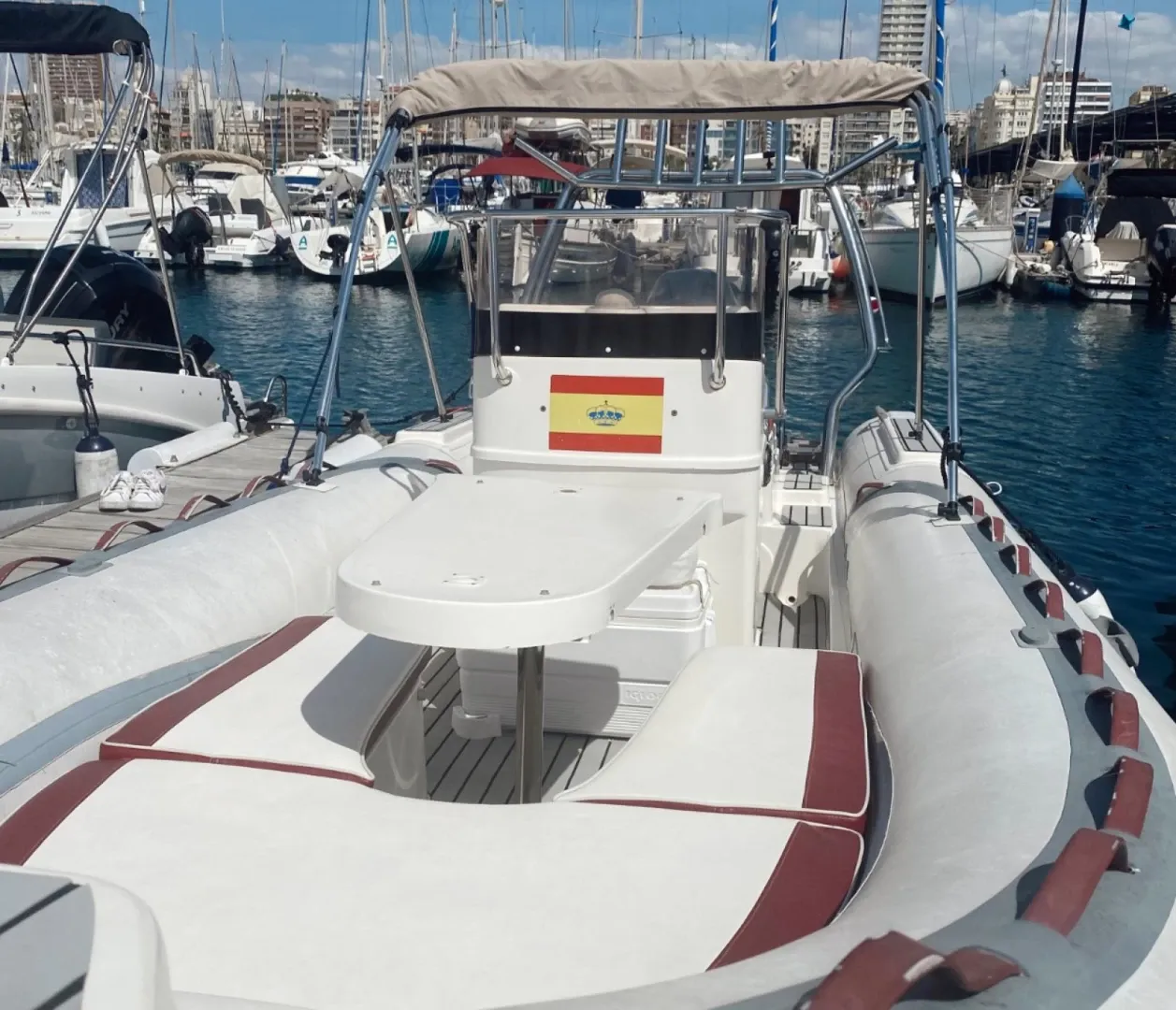 Explore Alicante on a 5.99m Rental Boat