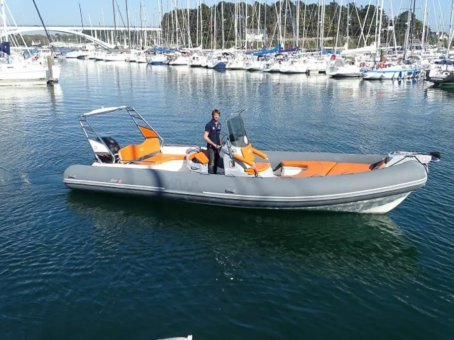 Charter a 8.45m Boat in La Trinite-sur-Mer