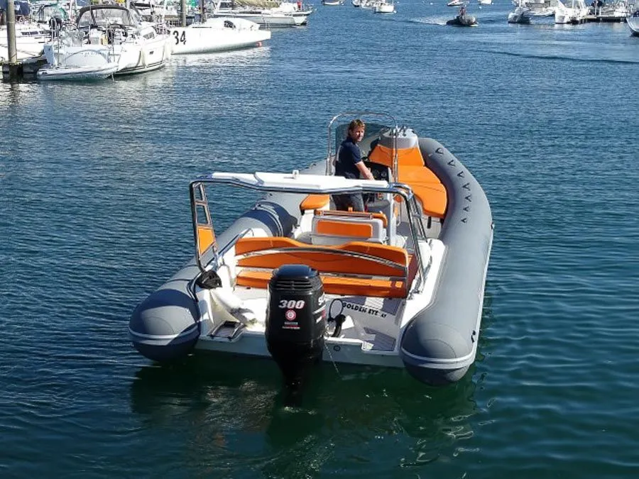 Charter a 8.45m Boat in La Trinite-sur-Mer