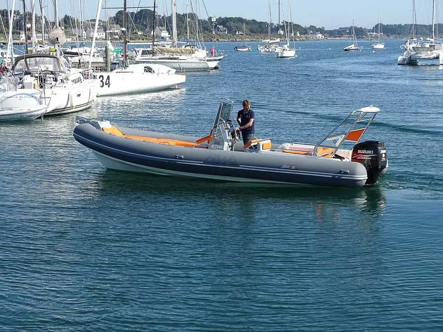 Charter a 8.45m Boat in La Trinite-sur-Mer