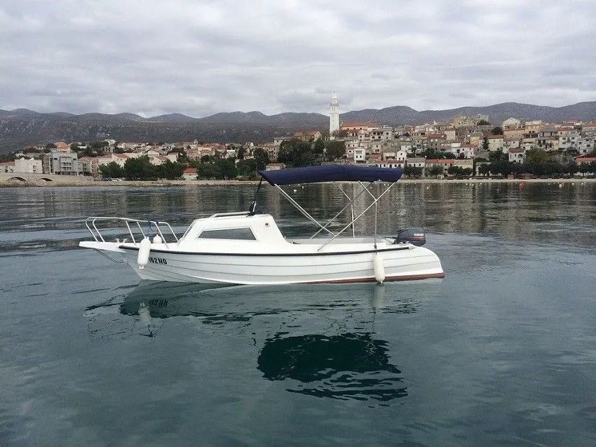 Rent a 6m Cabin 600 Motor Boat in Novi Vinodolski