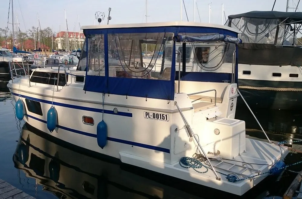 Charter a 7.5m Calipso 750 Motor Yacht in Piekna Gora