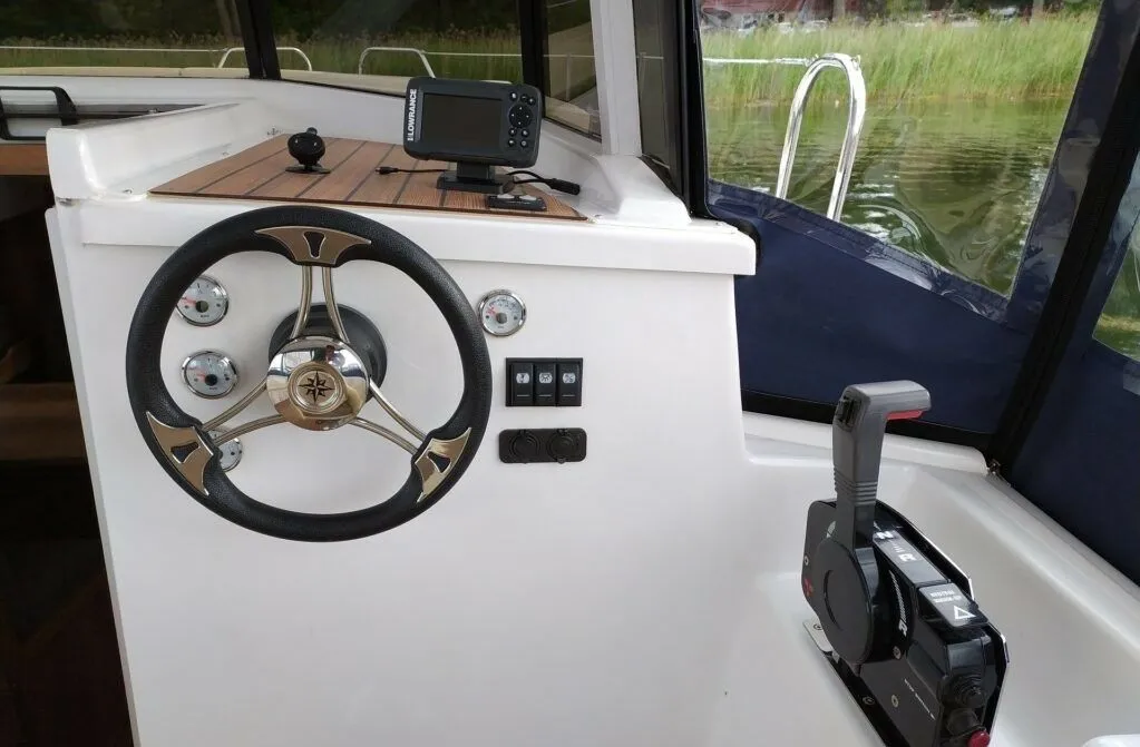 Vagabond 3 Charter Boat