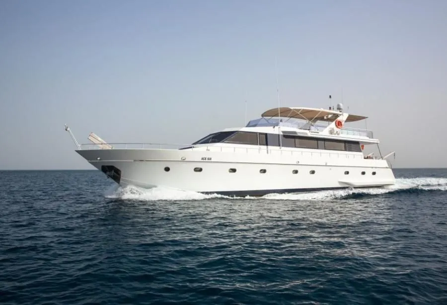 Rent a 27m Canados 80 in Porto