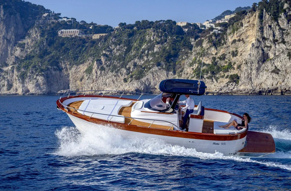 Charter a 9.5m Cantiere Mimì Libeccio 9.5 Motor Yacht in Naples