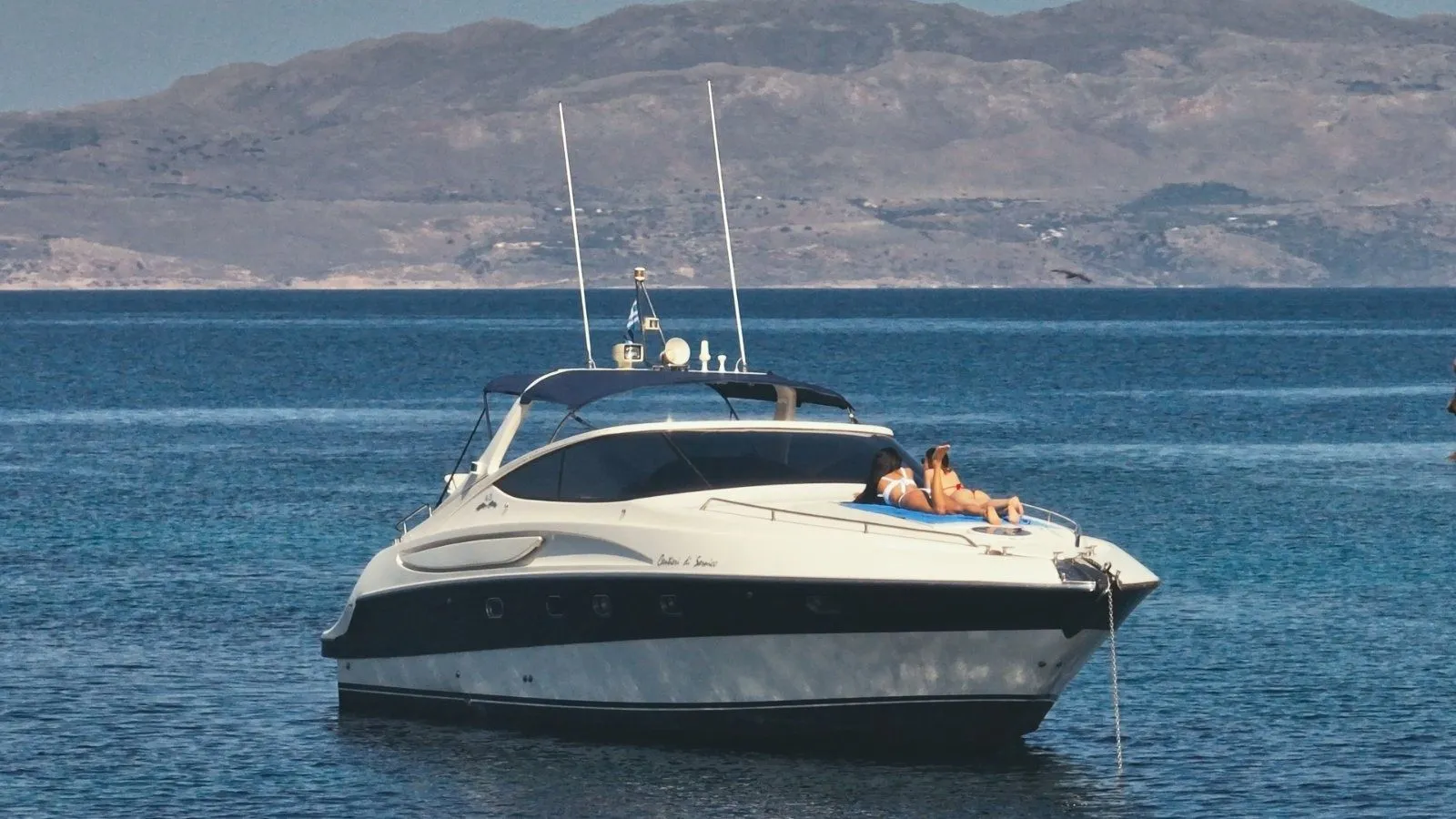 Charter a 13.7m Motor Yacht Cantieri Di Sarnico 43 in Chania