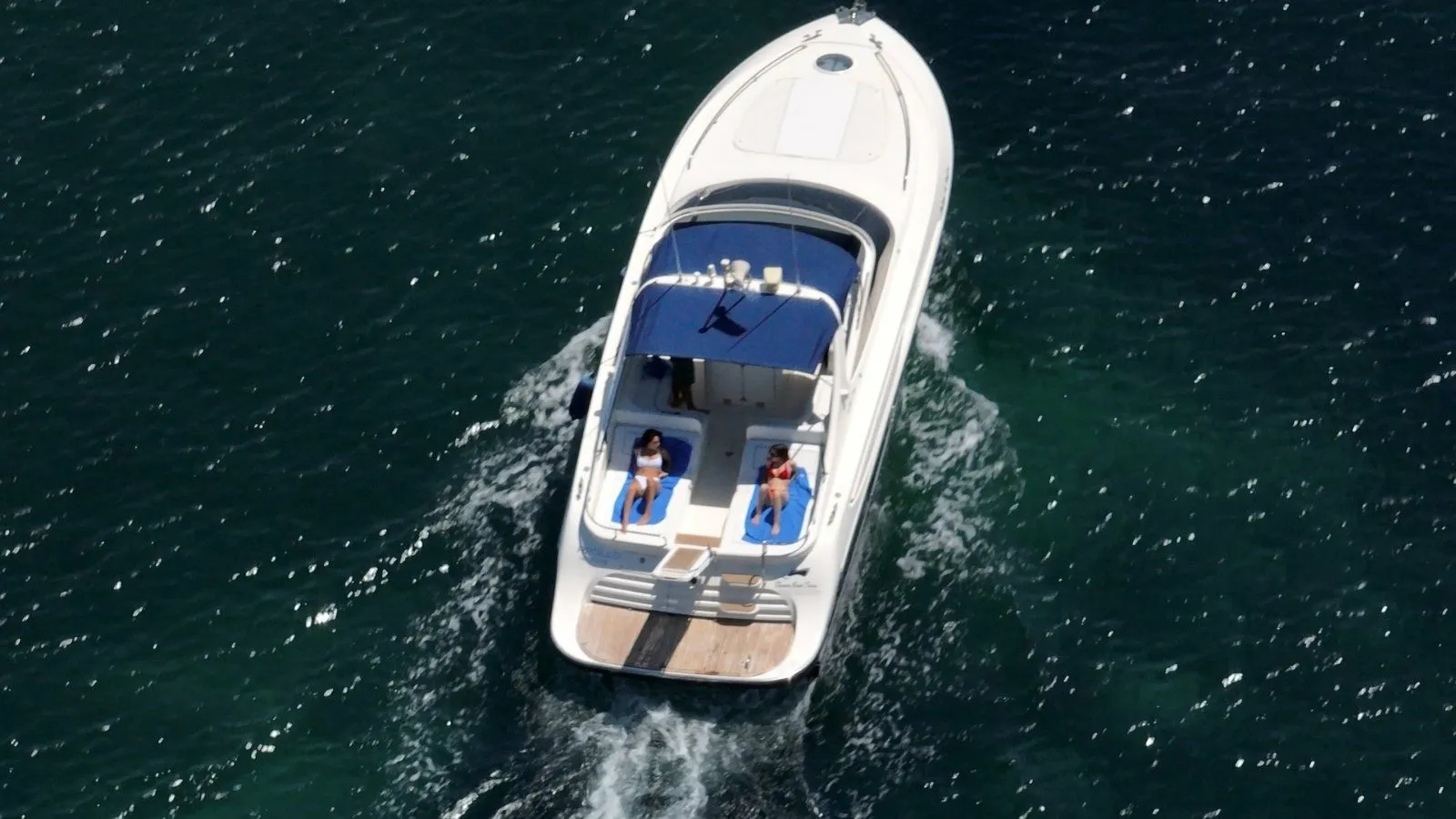 Charter a 13.7m Motor Yacht Cantieri Di Sarnico 43 in Chania