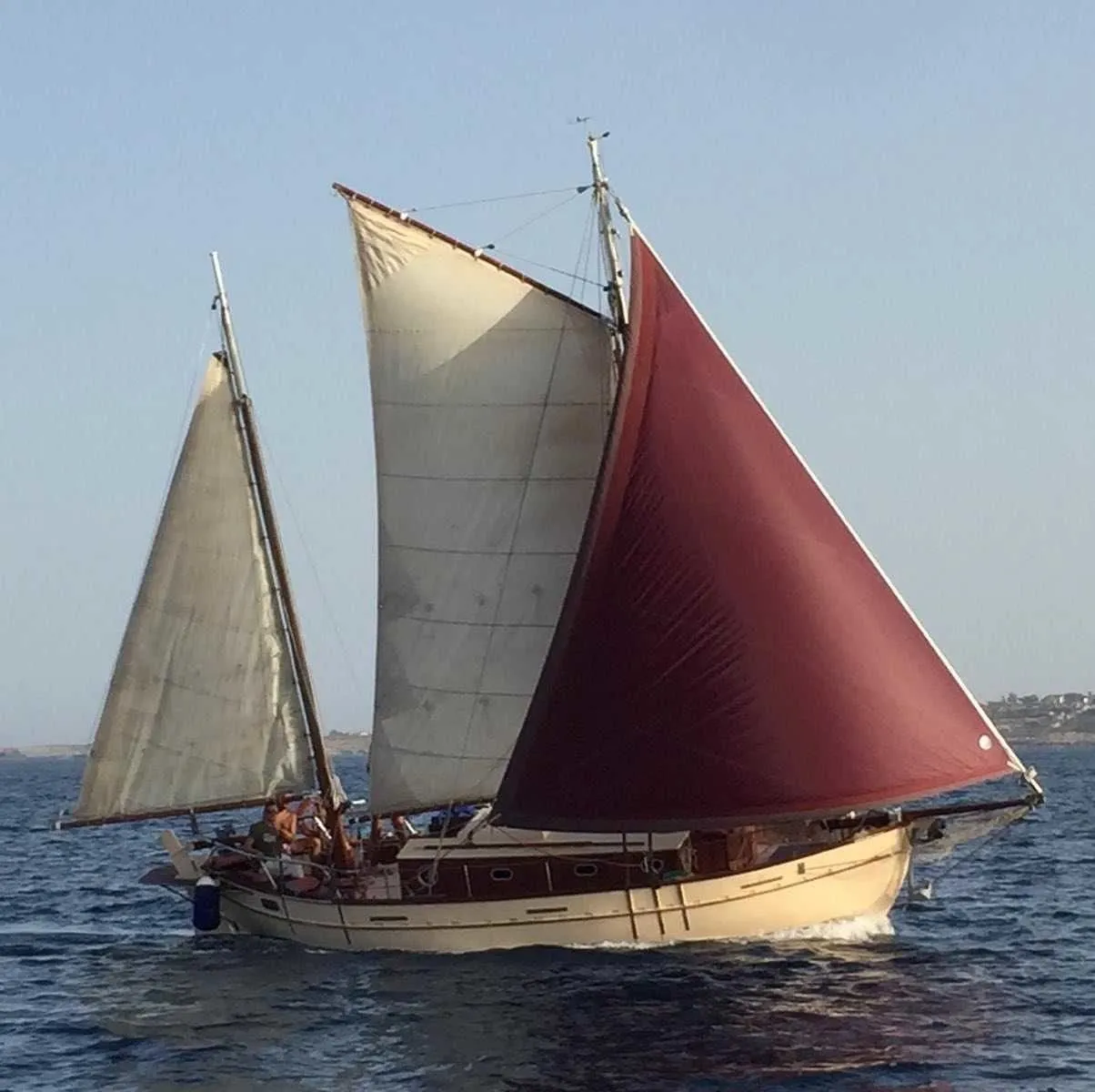 Charter a 9m Cantieri Grasso Tahiti Ketch in Siracusa