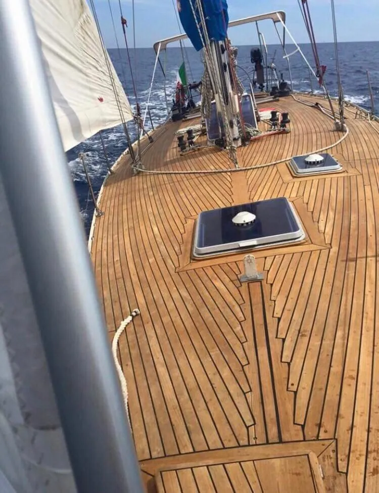 Charter a 13.33m Sailing Yacht in Nettuno