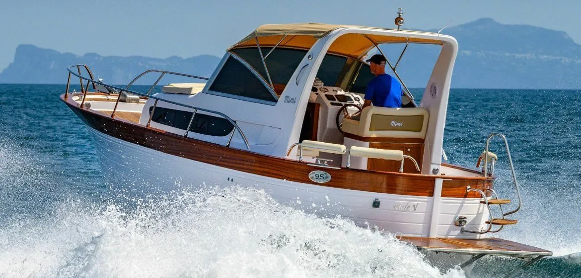 Explore La Spezia on a 9.6m Rental Cantieri Mimi Libeccio 9.5