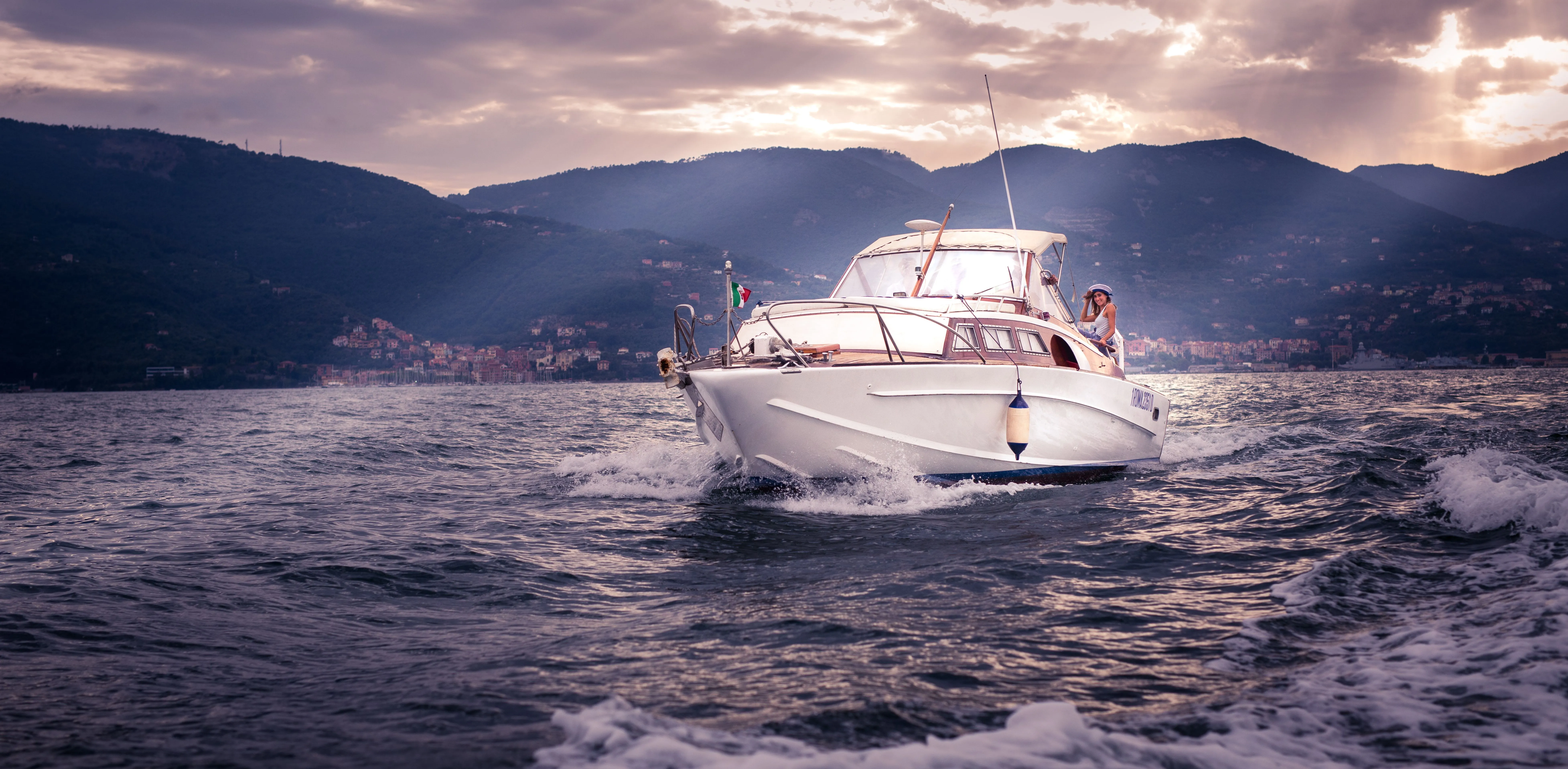 Charter a 9.14m Motor Yacht Cantieri Navali Anzio Speranzella in La Spezia