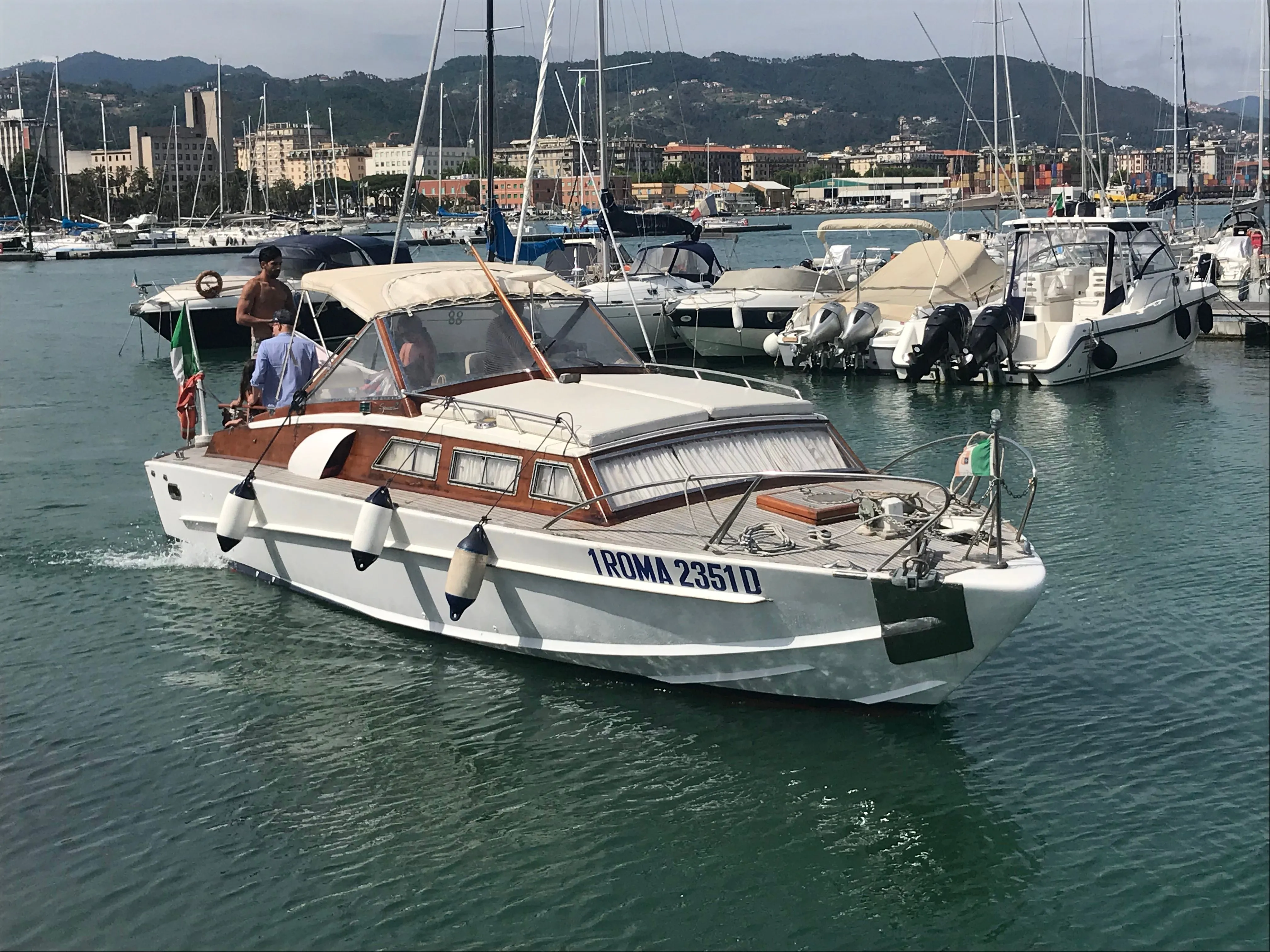 Charter a 9.14m Motor Yacht Cantieri Navali Anzio Speranzella in La Spezia