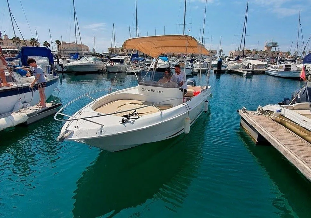 Rent a 6.5m Motor Boat Cap-Ferret 650 Open in Santa Pola
