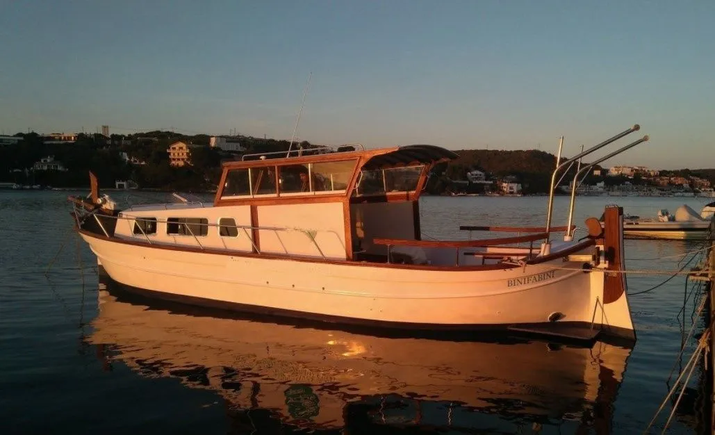 10.34m Mahón Capeador 10 Motor Yacht Hire