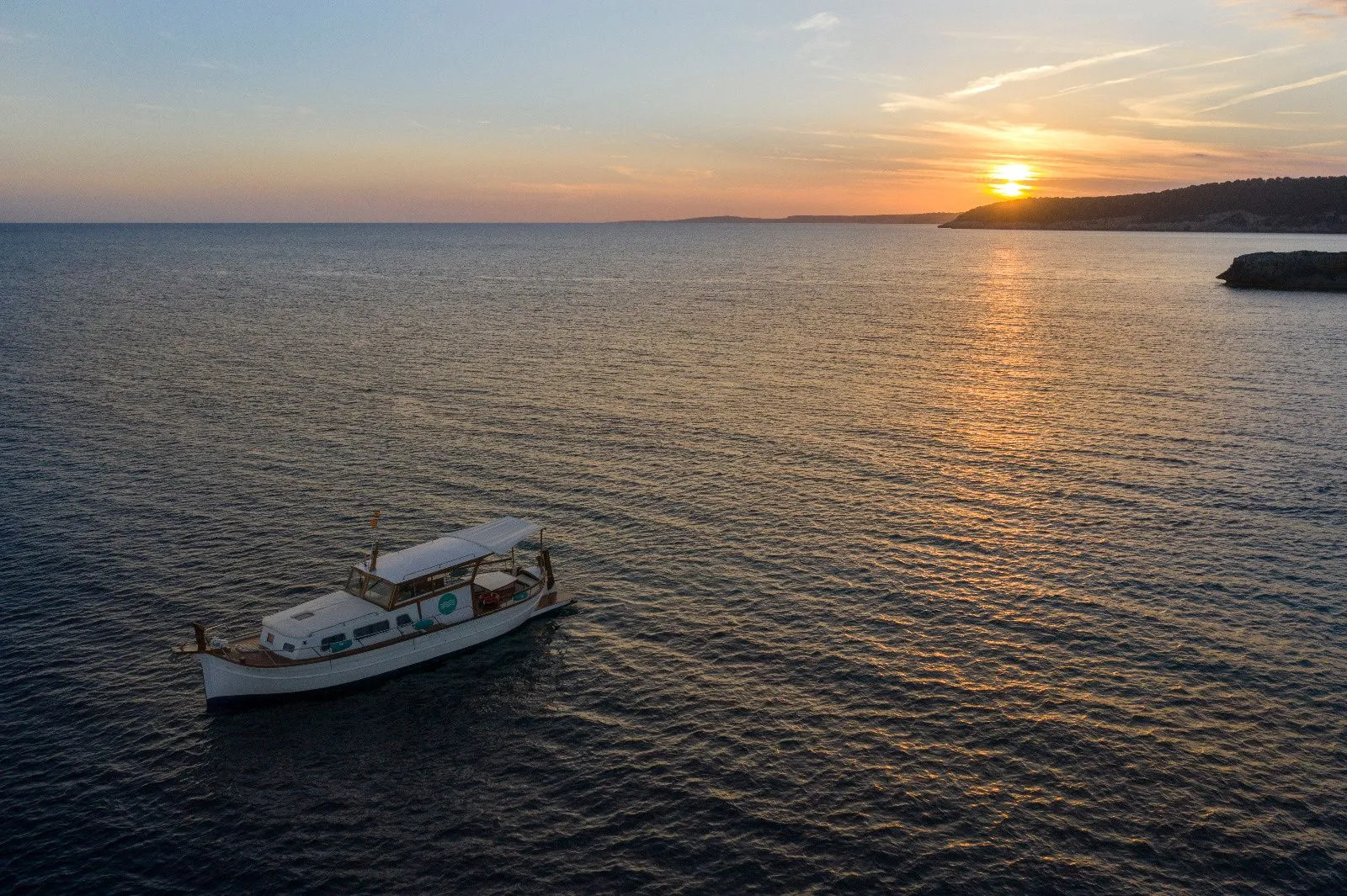 10.34m Mahón Capeador 10 Motor Yacht Hire