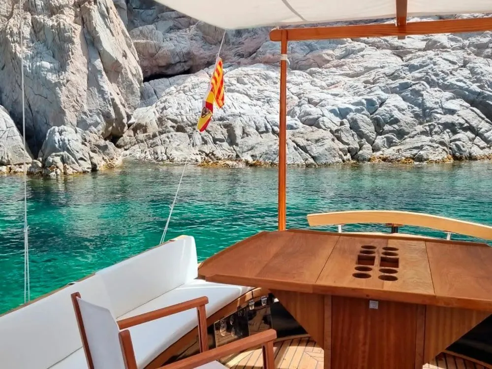 Boas Charter Boat
