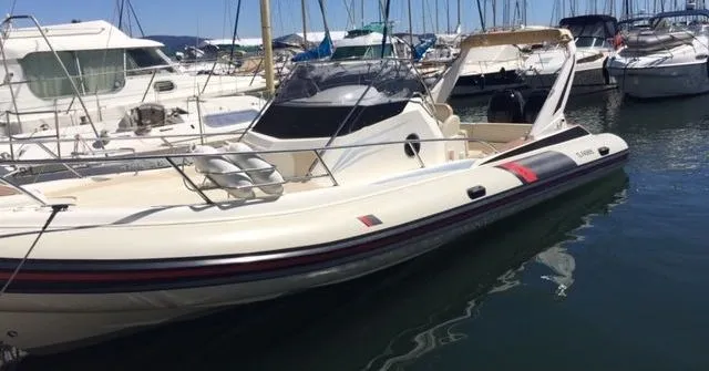 Rent a 10.6m Capelli Tempest 1000 Motor Boat in Hyeres