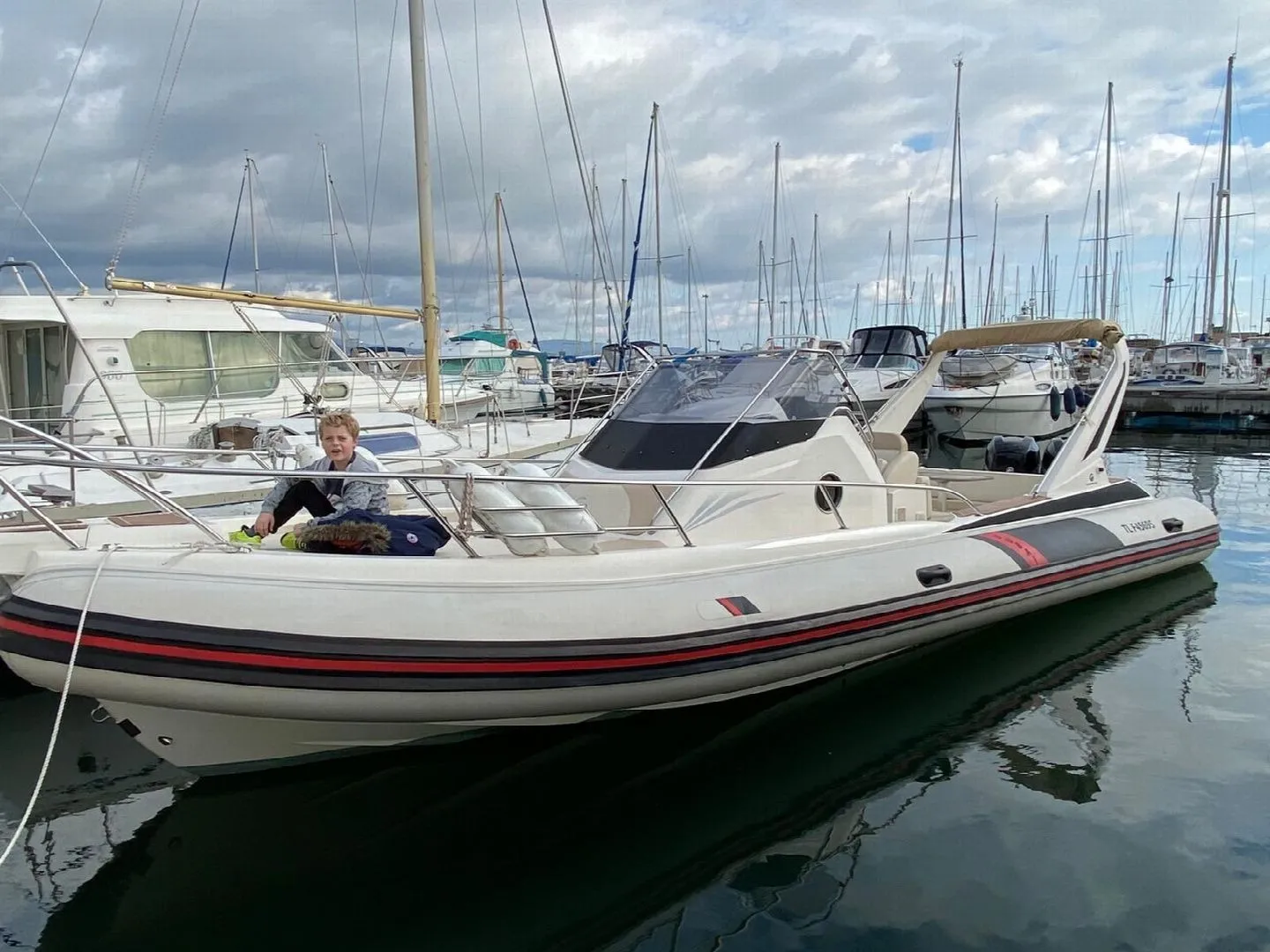 Rent a 10.6m Capelli Tempest 1000 Motor Boat in Hyeres