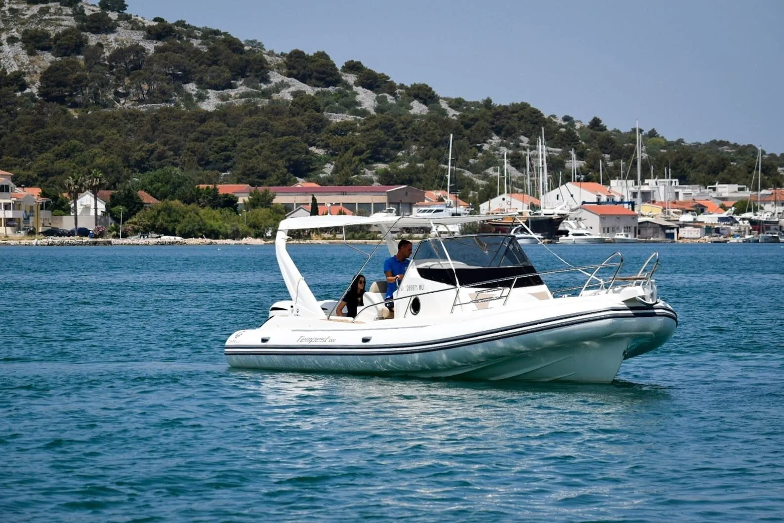 Rent a 10.4m Capelli Tempest 1000 Motor Boat in Murter