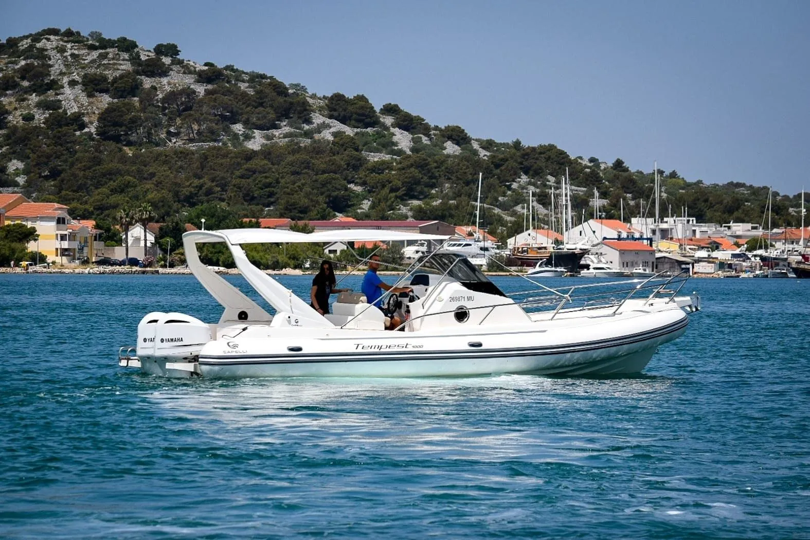 Rent a 10.4m Capelli Tempest 1000 Motor Boat in Murter
