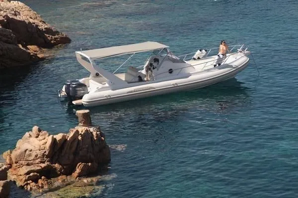 Explore Saint-Cyprien on a 9.6m Rental Boat