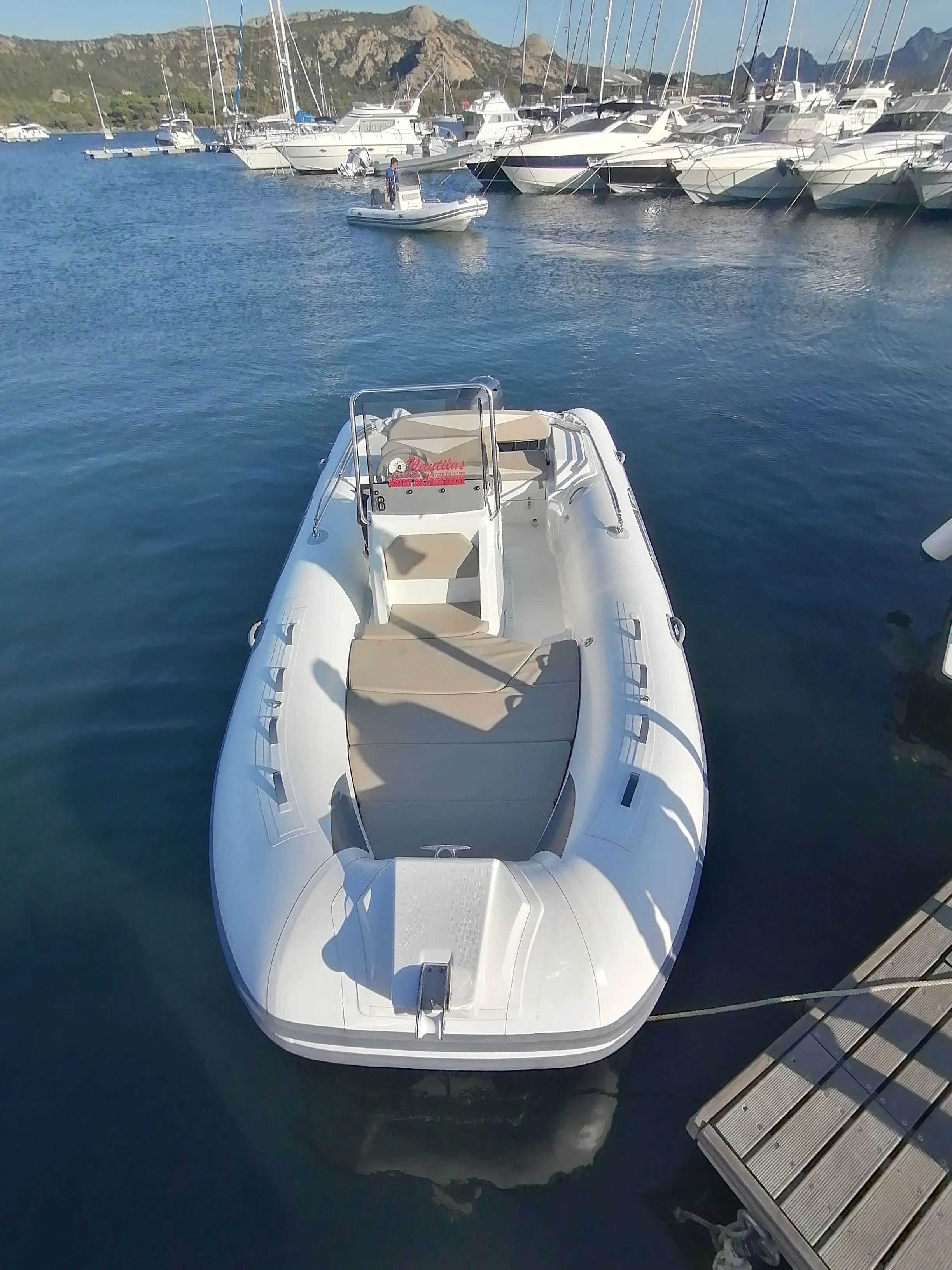 Rent a 5.57m Motor Boat in Cannigione