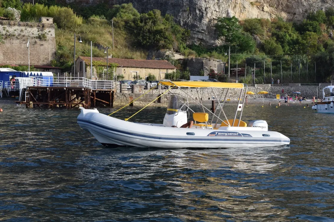 6.26m Sorrento Motor Boat Capelli Tempest 626 Hire