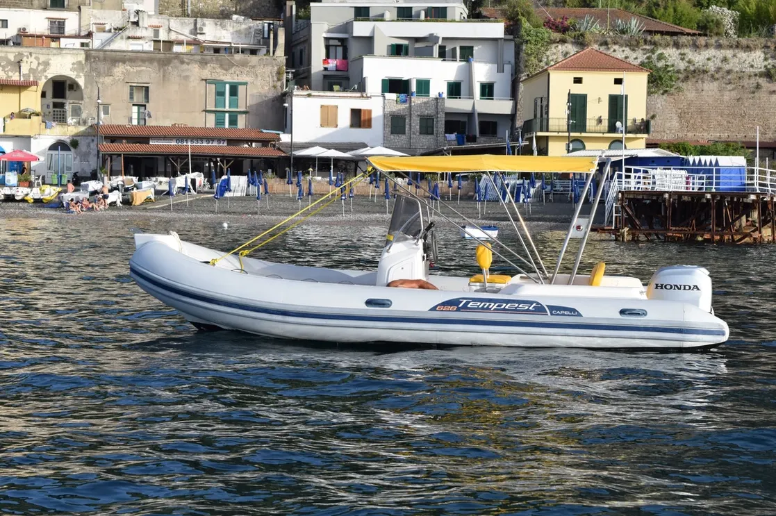 6.26m Sorrento Motor Boat Capelli Tempest 626 Hire