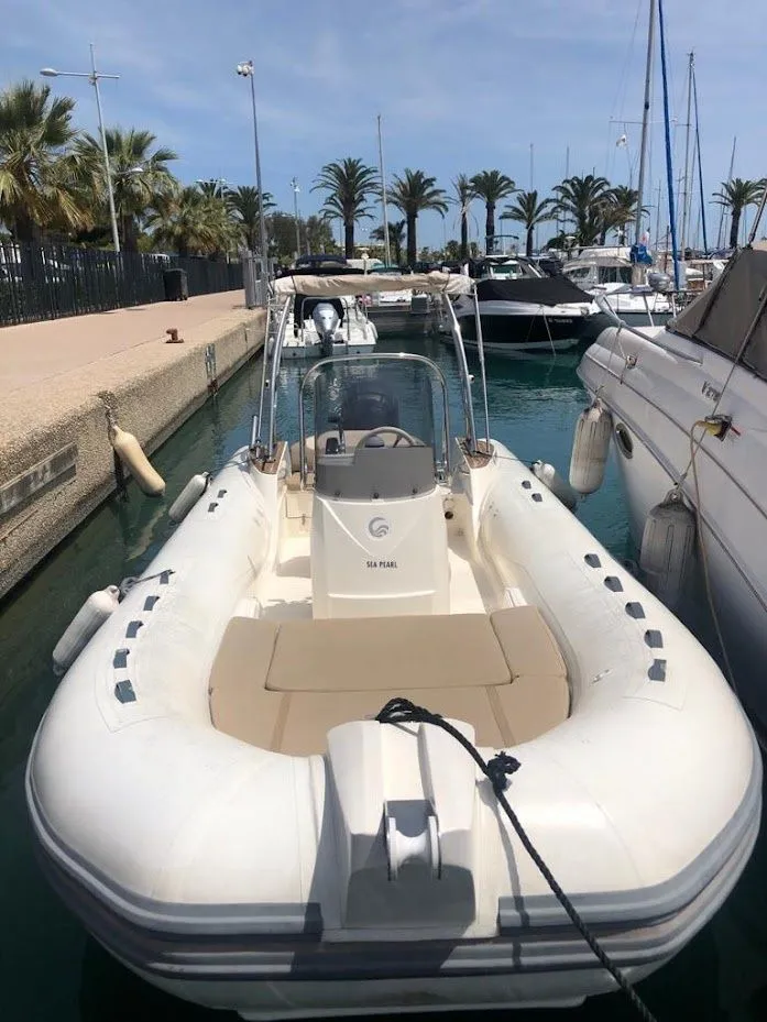 Rent a 6.5m Boat in Saint-Laurent-du-Var