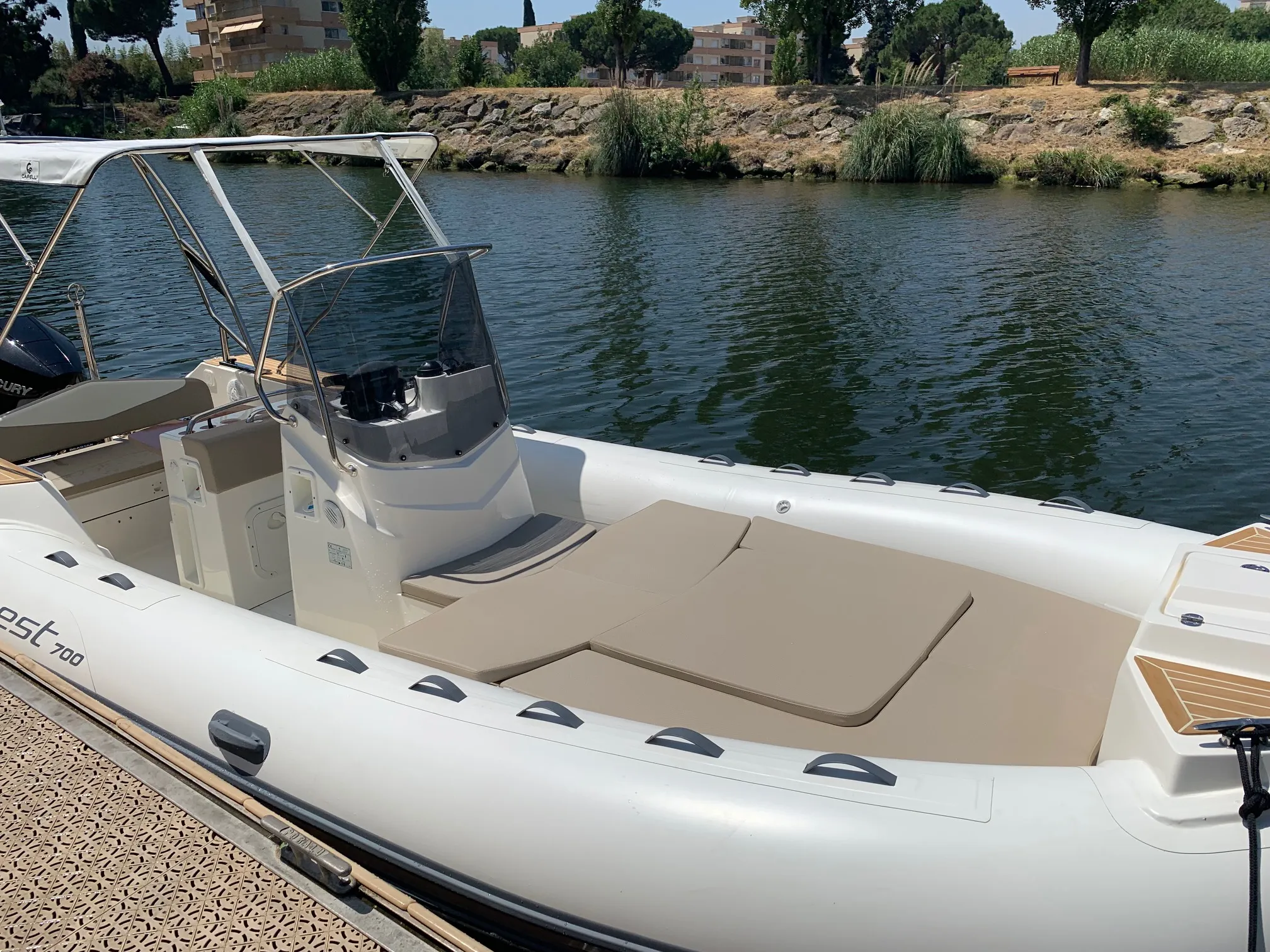 Rent a 7.35m Motor Boat in Mandelieu-la-Napoule