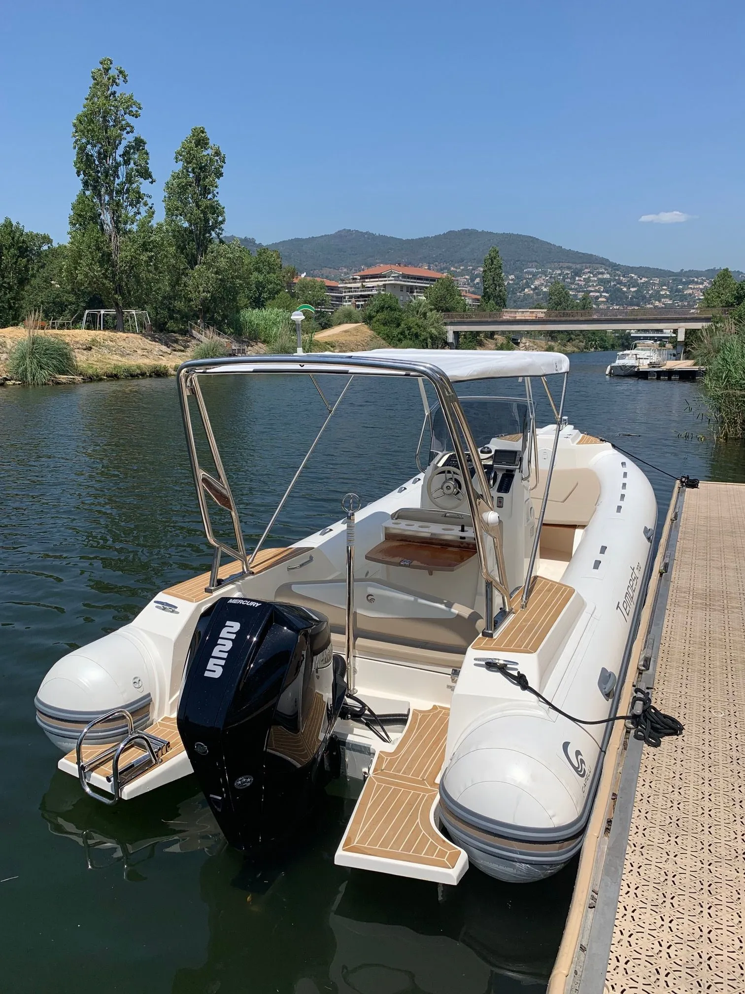 Rent a 7.35m Motor Boat in Mandelieu-la-Napoule