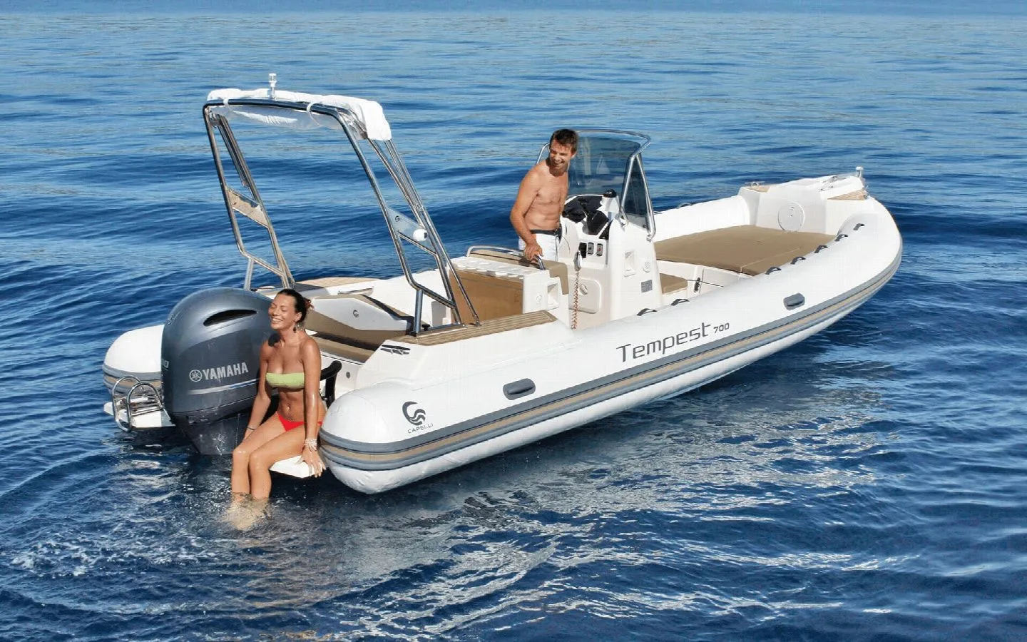 Rent a 7.15m Capelli Tempest 700 in Saint-Cyprien