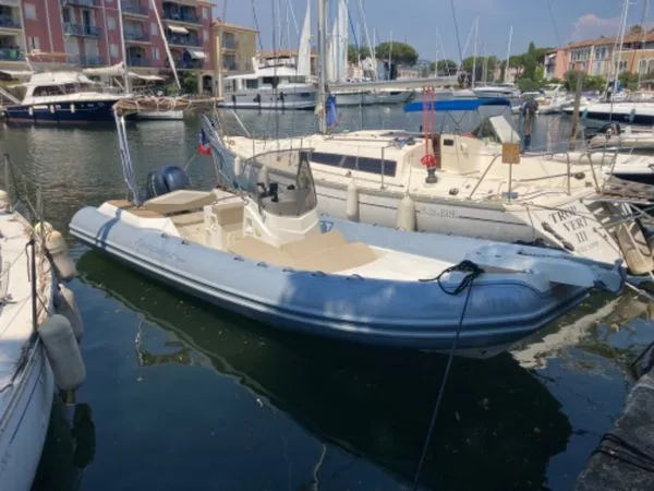 Rent a 7.15m Motor Boat in Cogolin