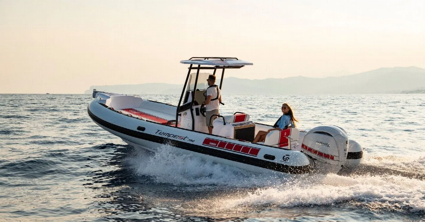 Portimao Kiralık Capelli Tempest 750 7.48m Motorlu Tekne