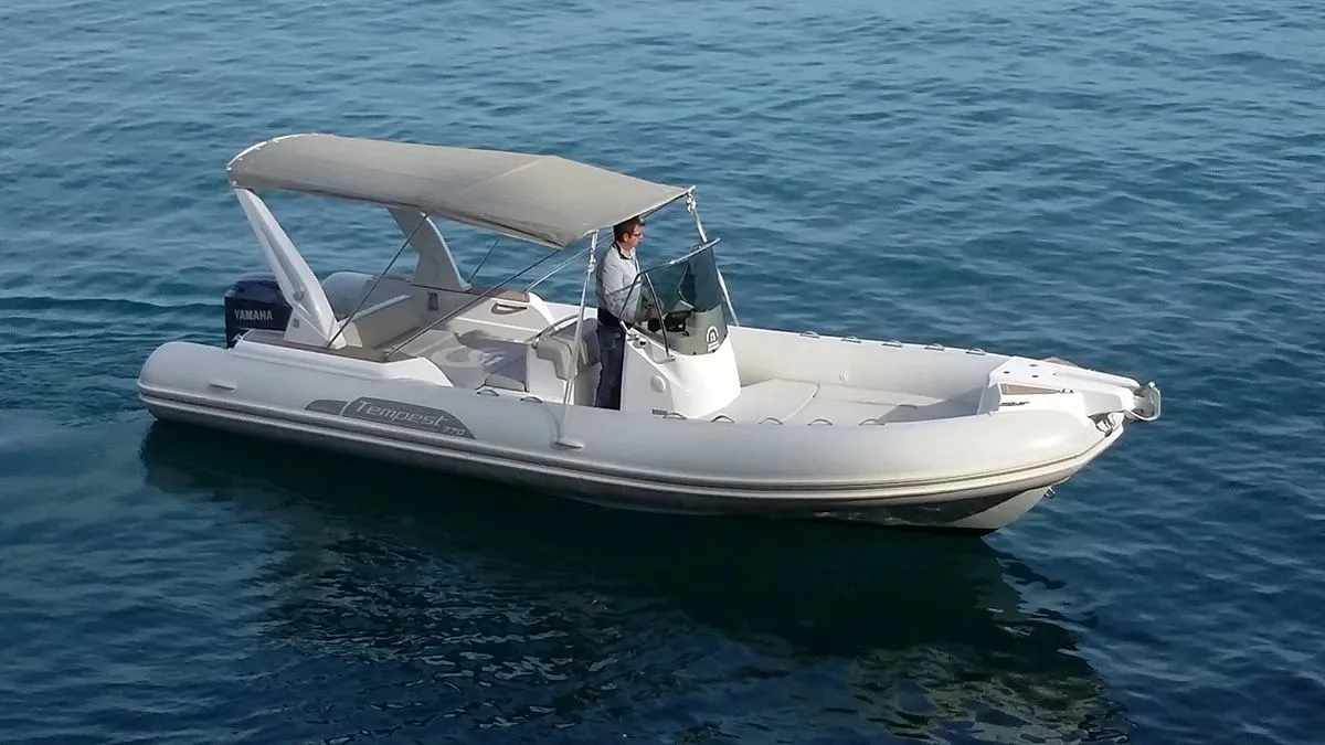7.7m Monte Argentario Motor Boat Capelli Tempest 770 Hire