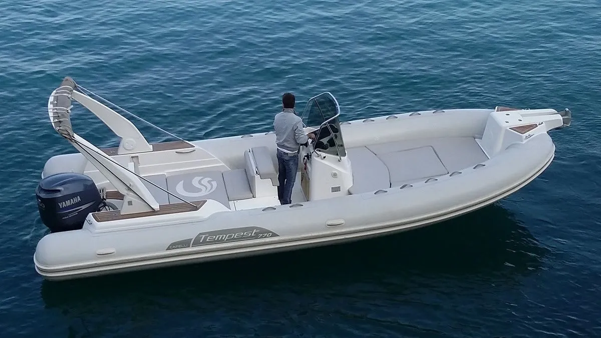 7.7m Monte Argentario Motor Boat Capelli Tempest 770 Hire