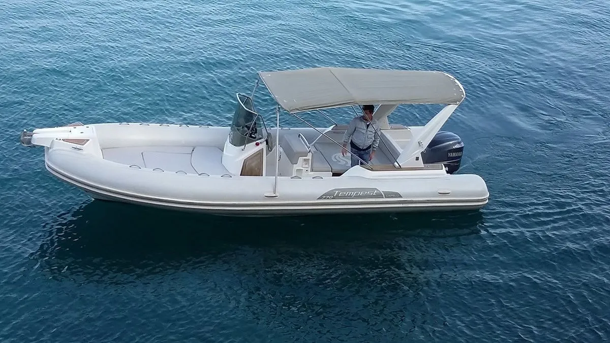 7.7m Monte Argentario Motor Boat Capelli Tempest 770 Hire