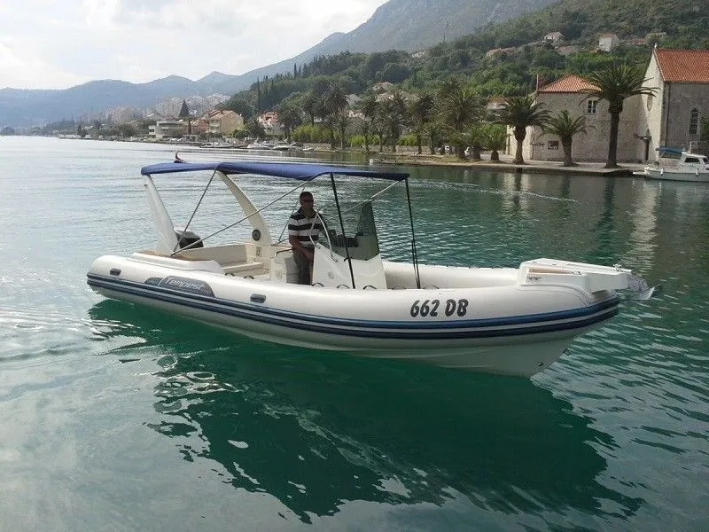 7.7m Dubrovnik Motor Boat Capelli Tempest 770 Hire