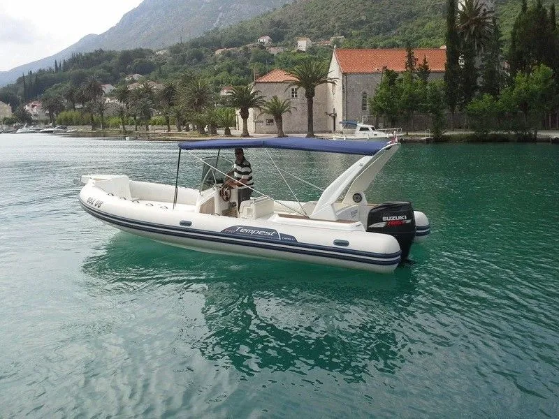 7.7m Dubrovnik Motor Boat Capelli Tempest 770 Hire