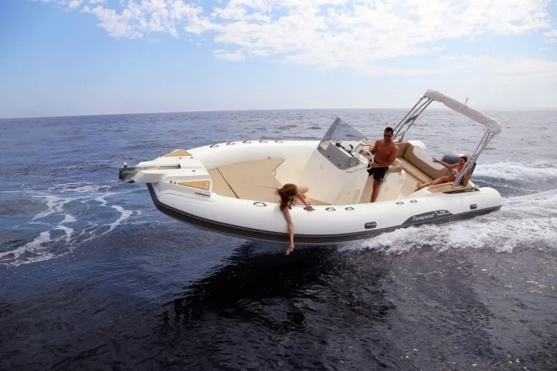 Rent a 7.75m Motor Boat Capelli Tempest 775 in Antibes