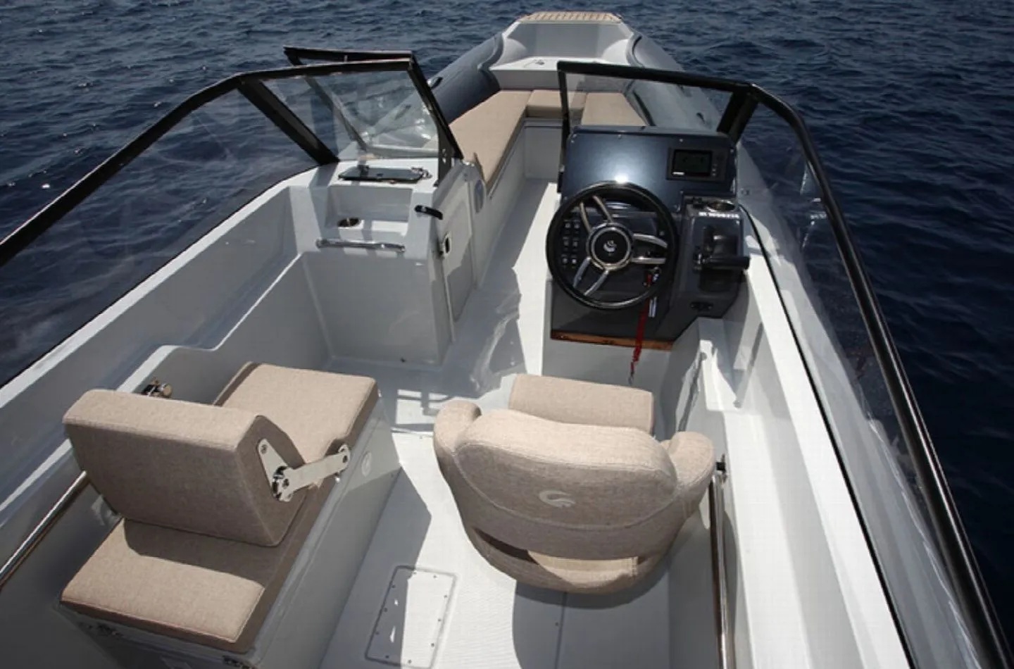 5.8m Saint-Jean-Cap-Ferrat Motor Boat Capelli Tempest BR 65 Hire