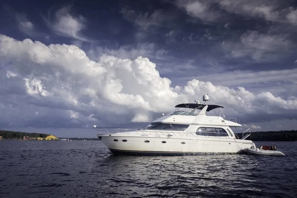 18.2m Moscow Carver 56 Voyager Motor Yacht Hire