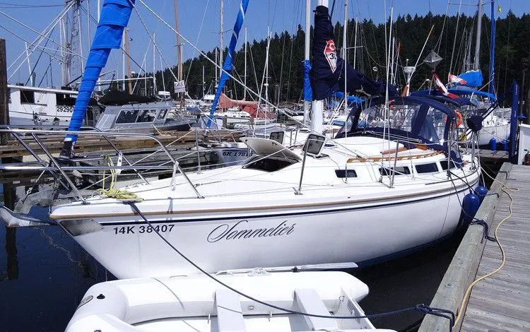 Explore Nanaimo on a 9.12m Rental Catalina 30