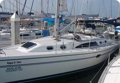 Explore Trat on a 11.76m Catalina 375 Sailing Yacht Rental