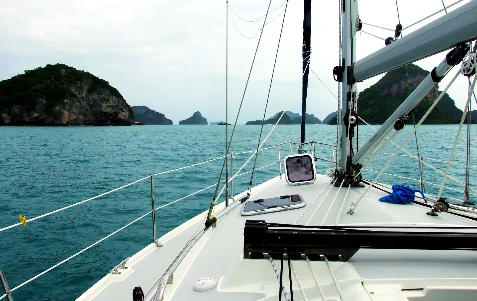Explore Trat on a 11.76m Catalina 375 Sailing Yacht Rental