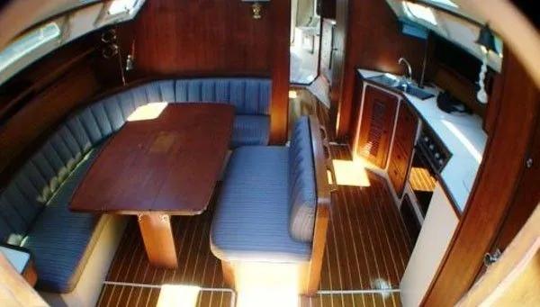 Tintaro Charter Boat